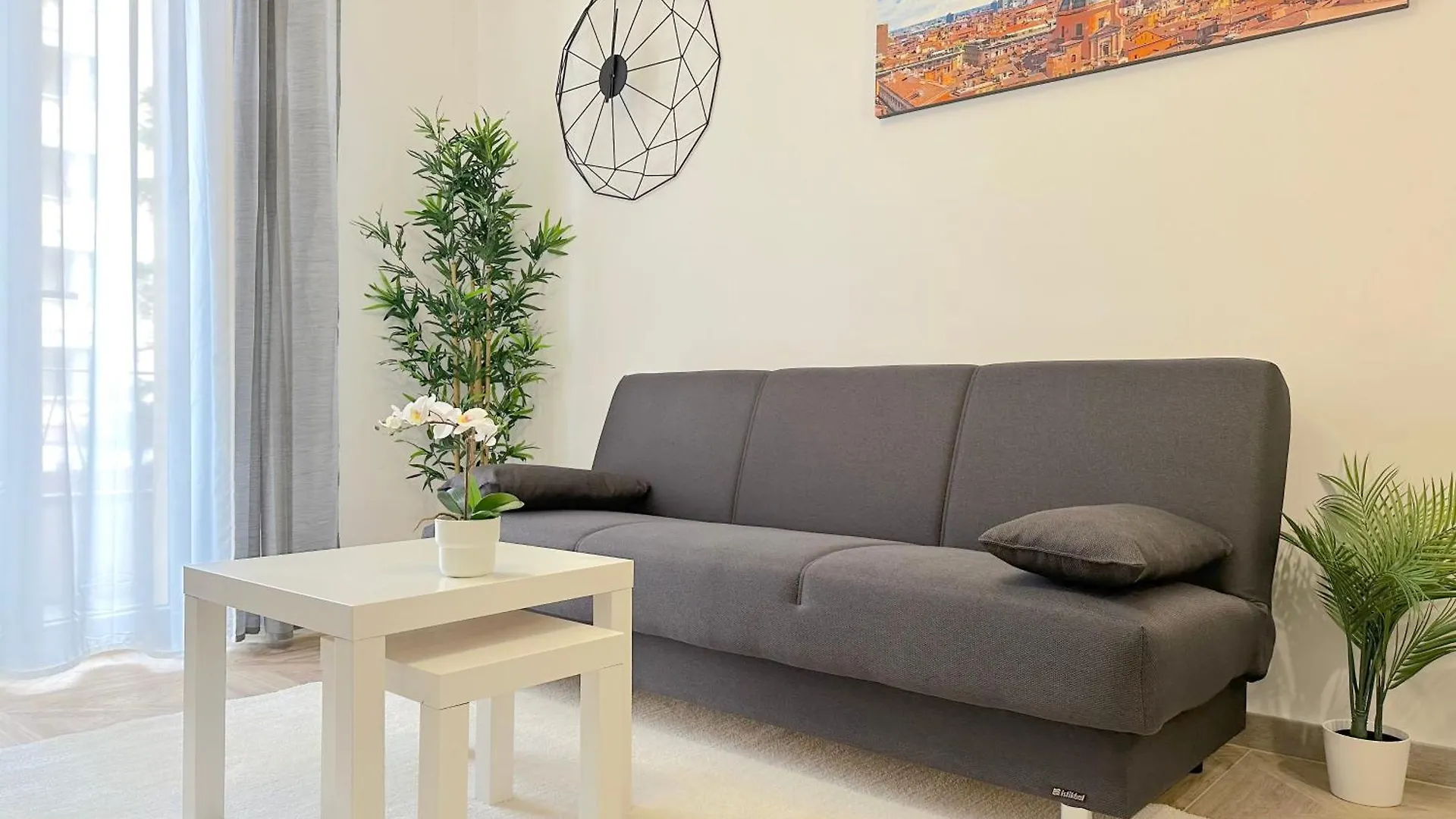 Villa Laura Apartment contacts